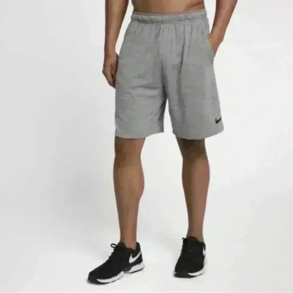 Nike Gray Men's Dry Training DRI-FIT Shorts with pockets Size Medium EUC